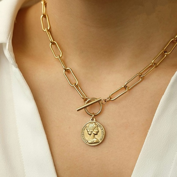 Elizabeth Coin Necklace | Gold Plated Stainless Steel - Picture 3 of 3